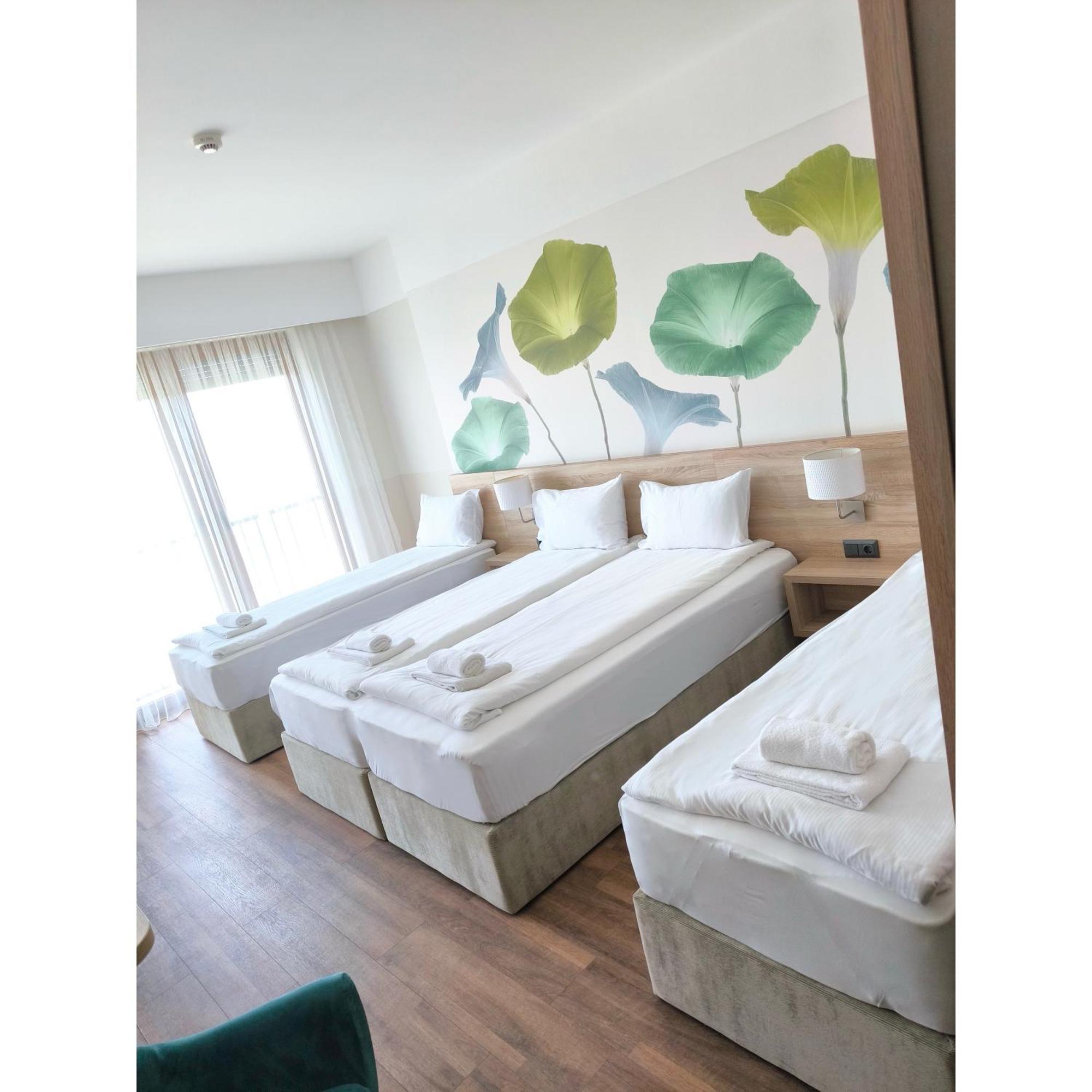 Family Room,648106341:JPEG